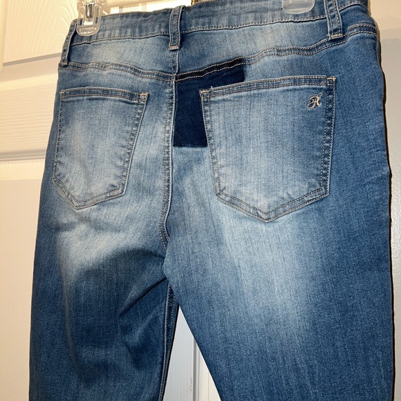 Women’s RAMPAGE distressed skinny jeans - Picture 6 of 7